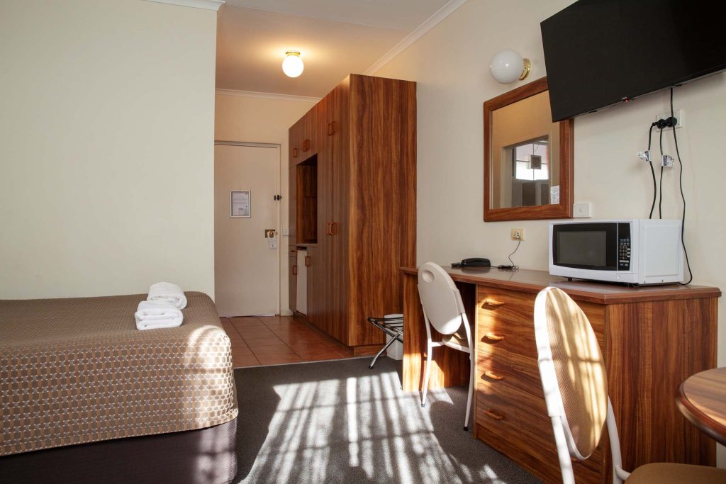 the kidman wayside inn single bed with folded towels